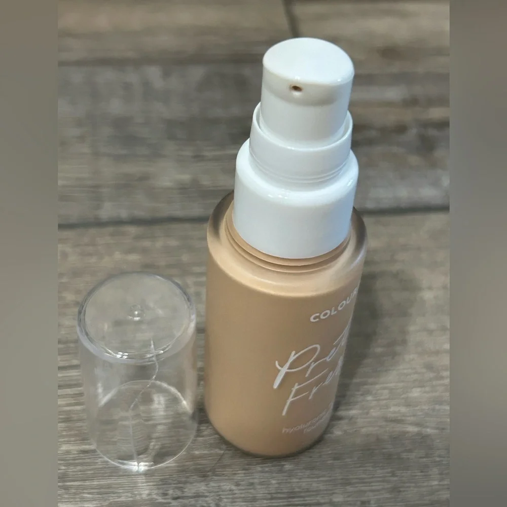 Colourpop pretty fresh foundation Medium 80w
